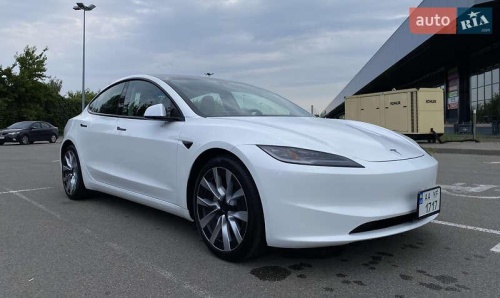 Tesla Model 3 2024