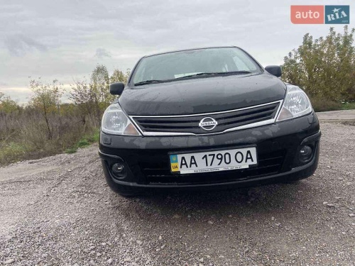 Nissan TIIDA 2012