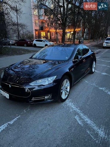 Tesla Model S 2014