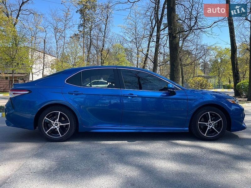 Toyota Camry 2019