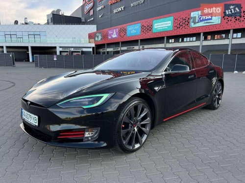 Tesla Model S 2020