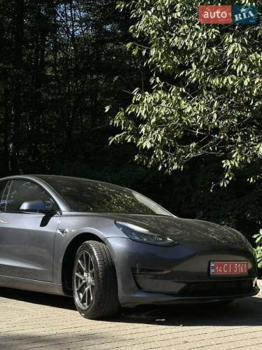 Tesla Model 3 2020