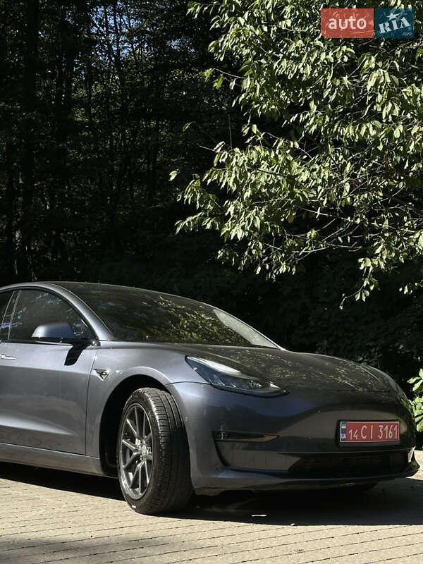 Tesla Model 3 2020