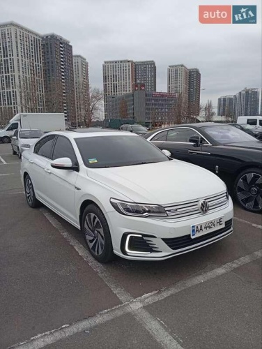 Volkswagen e-Bora 2019