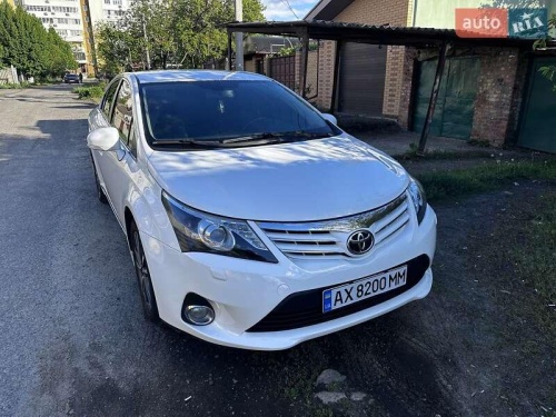 Toyota Avensis 2012