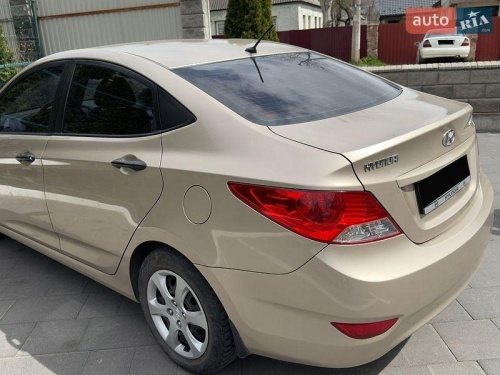 Hyundai Accent 2011