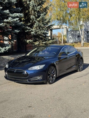 Tesla Model S 2014