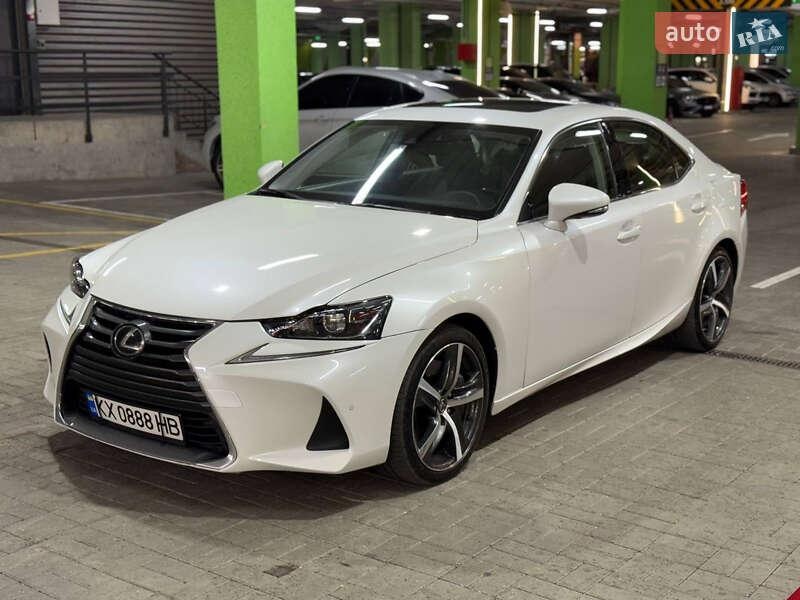 Lexus IS 2017