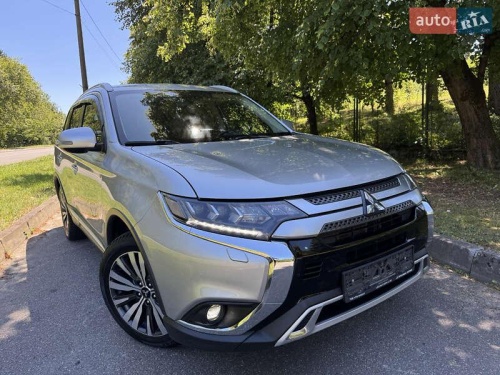 Mitsubishi Outlander 2021