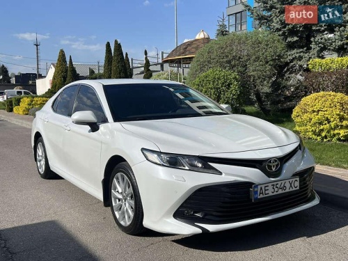 Toyota Camry 2019
