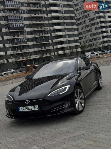 Tesla Model S 2020