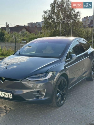 Tesla Model X 2019