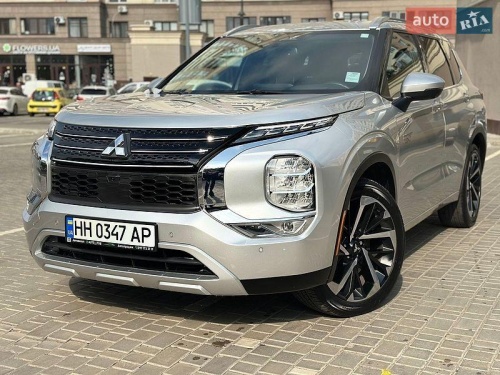 Mitsubishi Outlander 2023