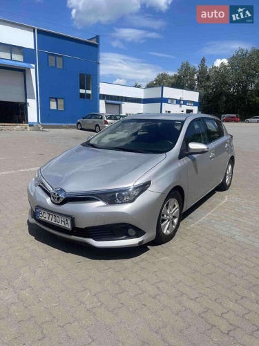 Toyota Auris 2015