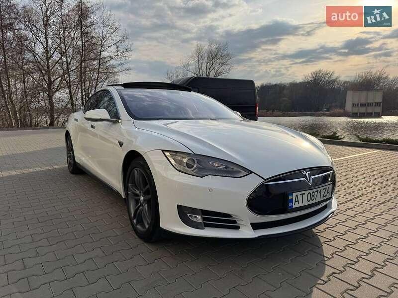 Tesla Model S 2013