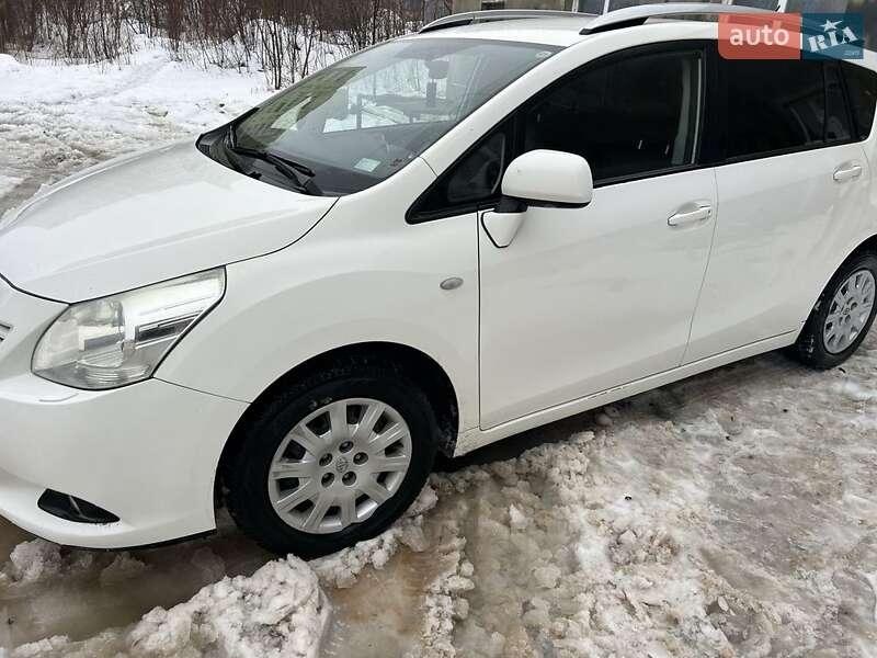 Toyota Verso 2011
