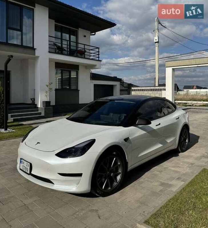Tesla Model 3 2022