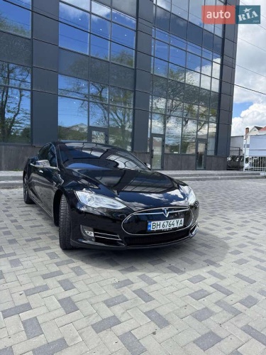 Tesla Model S 2014