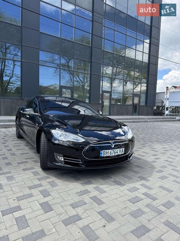 Tesla Model S 2014