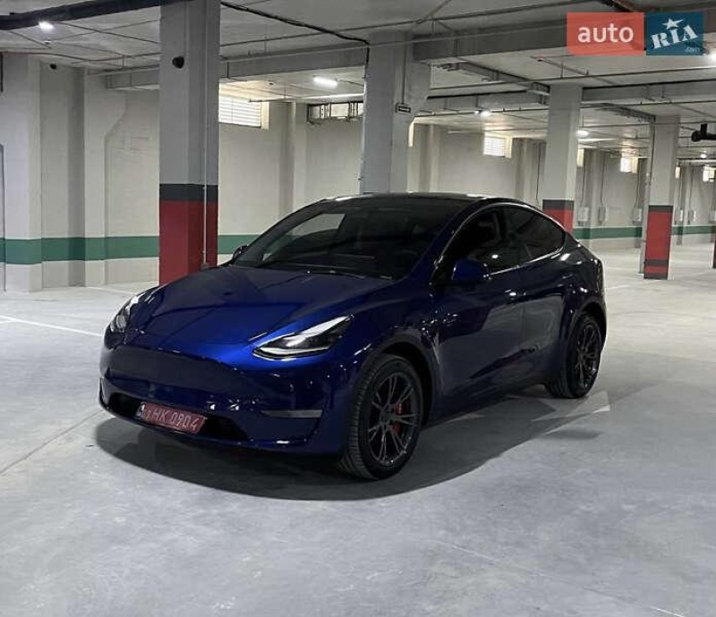 Tesla Model Y 2024