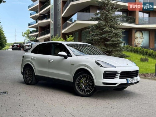 Porsche Cayenne 2021