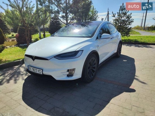 Tesla Model X 2019