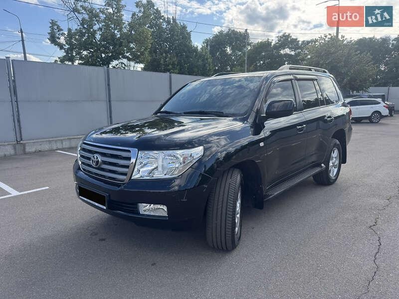 Toyota Land Cruiser 2011
