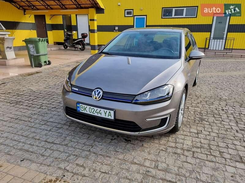 Volkswagen e-Golf 2015