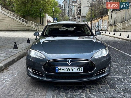 Tesla Model S 2013