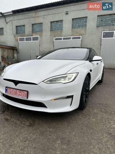 Tesla Model S 2021