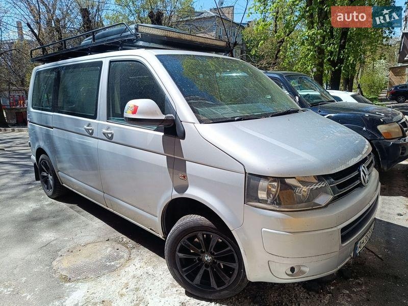 Volkswagen Caravelle 2012