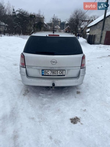 Opel Astra 2011