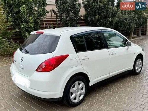 Nissan TIIDA 2010