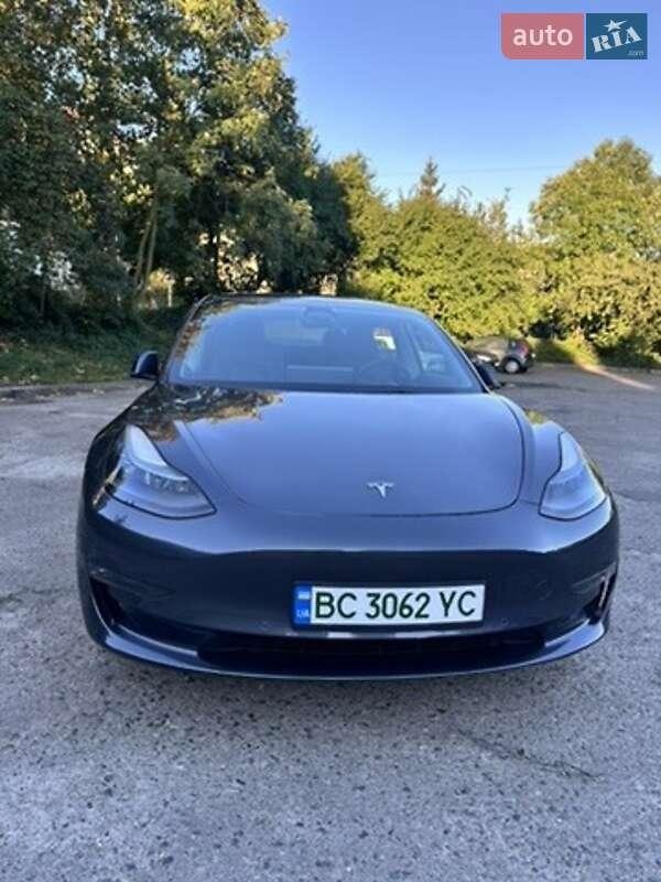 Tesla Model 3 2022