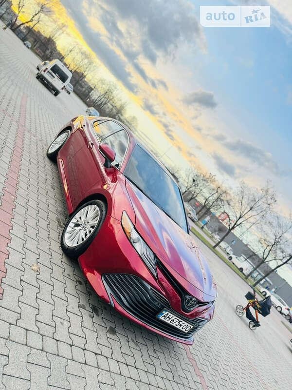 Toyota Camry 2019