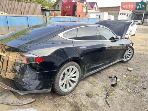 Tesla Model S 2016