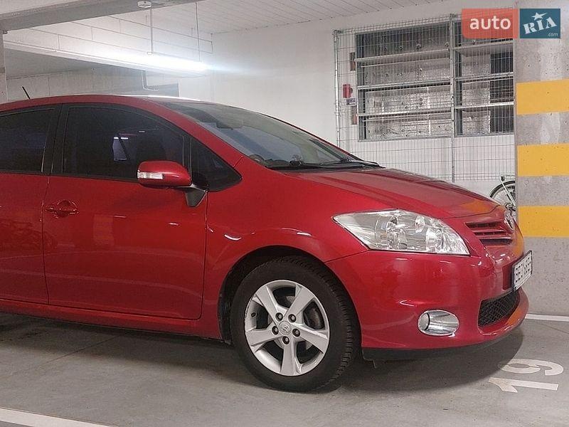 Toyota Auris 2011