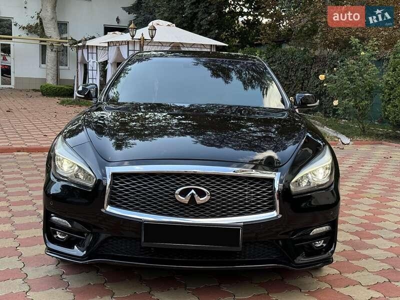 Infiniti Q70 2014