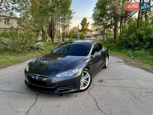 Tesla Model S 2015
