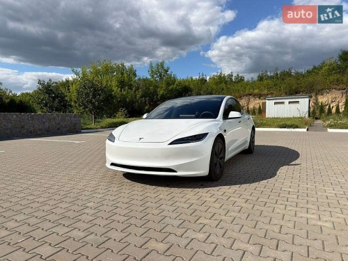 Tesla Model 3 2024