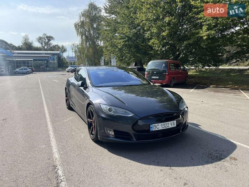 Tesla Model S 2015