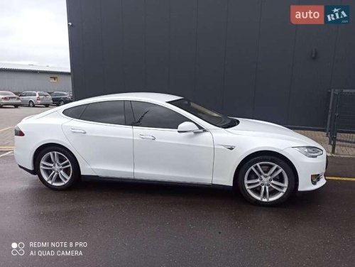 Tesla Model S 2013