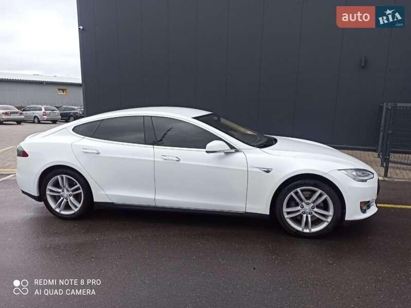 Tesla Model S 2013