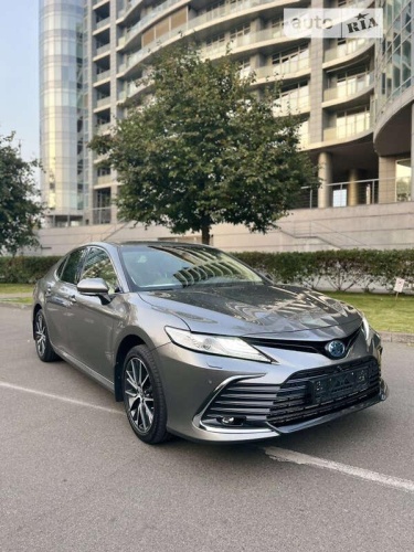 Toyota Camry 2021