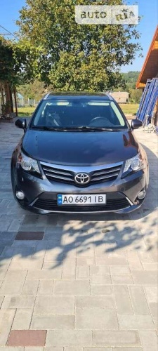 Toyota Avensis 2013