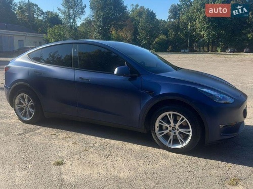 Tesla Model Y 2024