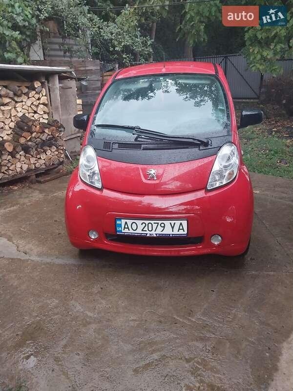 Peugeot iOn 2011
