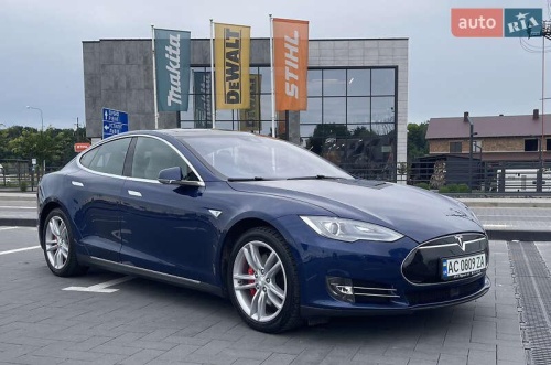Tesla Model S 2015