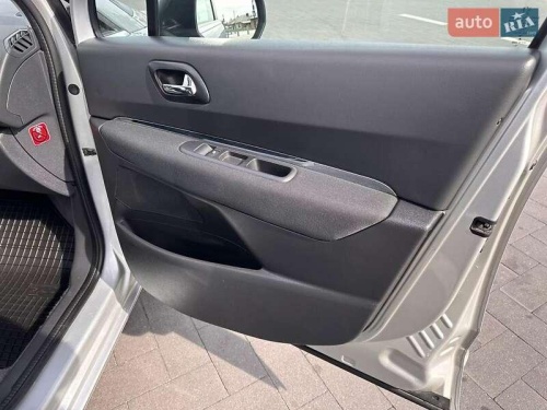 Peugeot 5008 2016