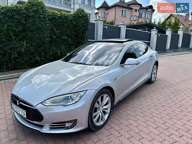 Tesla Model S 2015